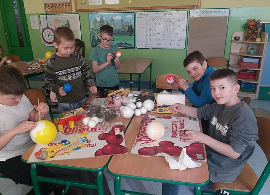 Uczniowie podczas pracy