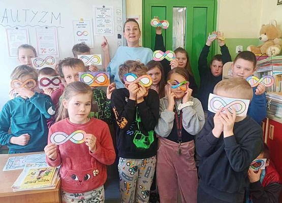 Obchody Dnia Świadomości Autyzmu w Zespole Szkół w Garczegorzu.