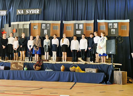 Uroczysty apel z okazji Dnia Sybiraka w ZS w Garczegorzu IV 2025.