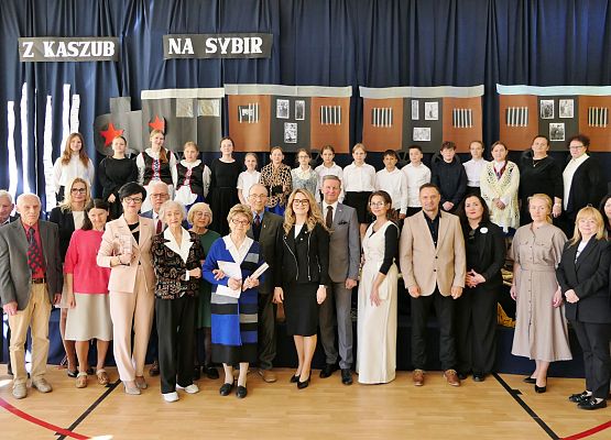 Uroczysty apel z okazji Dnia Sybiraka w ZS w Garczegorzu IV 2025.