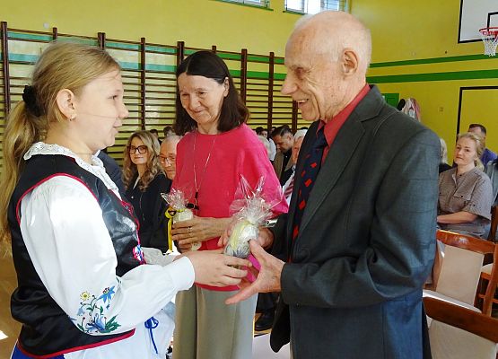 Uroczysty apel z okazji Dnia Sybiraka w ZS w Garczegorzu IV 2025.