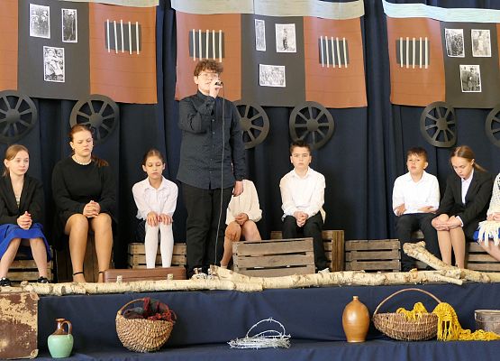 Uroczysty apel z okazji Dnia Sybiraka w ZS w Garczegorzu IV 2025.