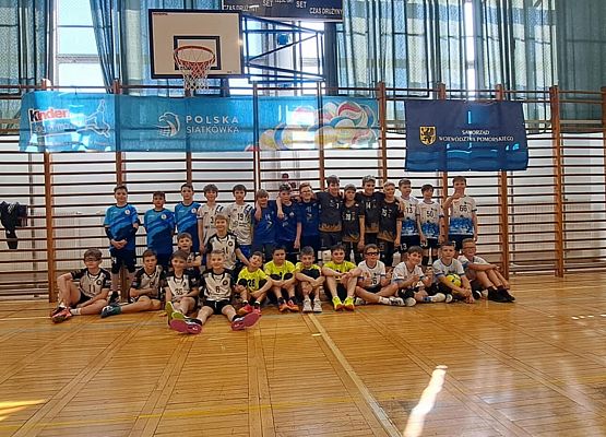 Ogromny sukces uczniów naszej szkoły w Ogólnopolskich Mistrzostwach w Mini Piłce Siatkowej o Puchar Kinder Joy of Moving.