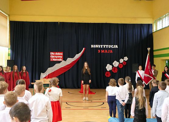 Uroczystości 3-cio majowe w ZS w Garczegorzu.