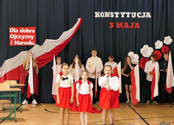 Uroczystości 3-cio majowe w ZS w Garczegorzu.