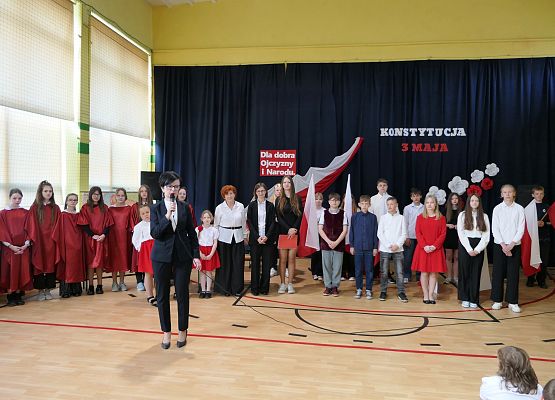 Uroczystości 3-cio majowe w ZS w Garczegorzu.