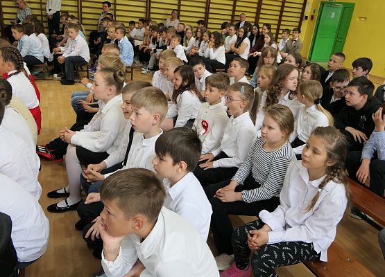 Uroczystości 3-cio majowe w ZS w Garczegorzu.