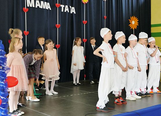 Uroczystość z okazji Dnia Matki i Ojca - szkoła w Garczegorzu maj 2025rok.