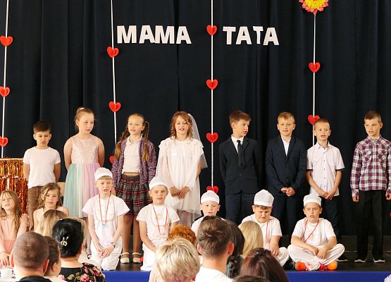 Uroczystość z okazji Dnia Matki i Ojca - szkoła w Garczegorzu maj 2025rok.