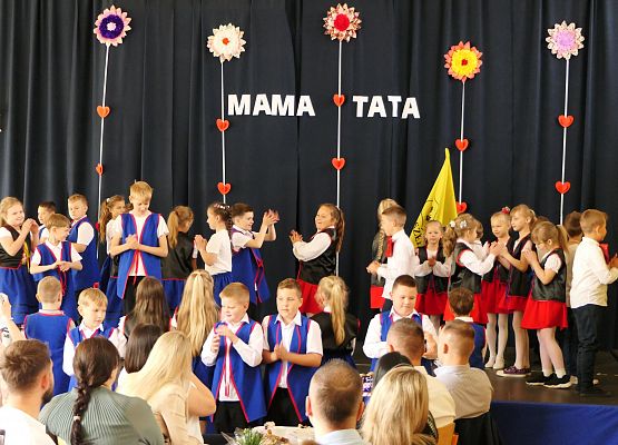 Uroczystość z okazji Dnia Matki i Ojca - szkoła w Garczegorzu maj 2025rok.