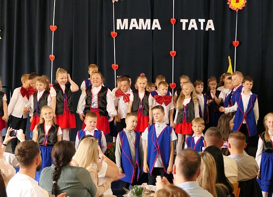 Uroczystość z okazji Dnia Matki i Ojca - szkoła w Garczegorzu maj 2025rok.