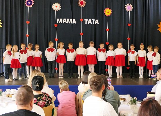 Uroczystość z okazji Dnia Matki i Ojca - szkoła w Garczegorzu maj 2025rok.