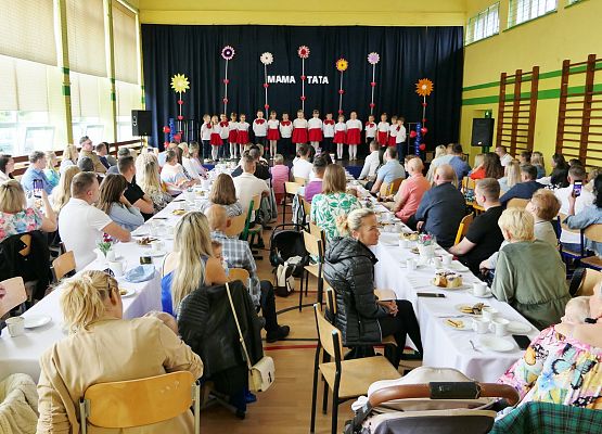 Uroczystość z okazji Dnia Matki i Ojca - szkoła w Garczegorzu maj 2025rok.