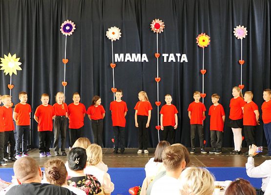 Uroczystość z okazji Dnia Matki i Ojca - szkoła w Garczegorzu maj 2025rok.