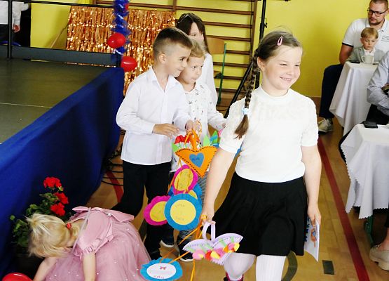 Uroczystość z okazji Dnia Matki i Ojca - szkoła w Garczegorzu maj 2025rok.