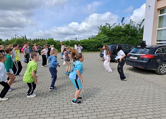 Grafika 8: Dzień Dziecka i Sportu