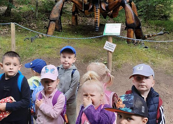 Grafika 31: Wycieczka do Parku Miniatur w Stryszej Budzie. Grupa młodsza