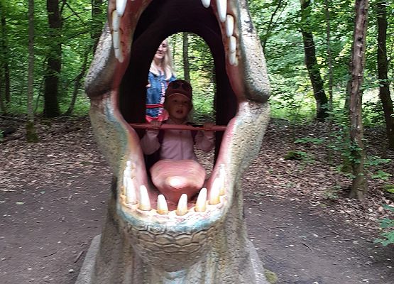 Grafika 45: Wycieczka do Parku Miniatur w Stryszej Budzie. Grupa młodsza