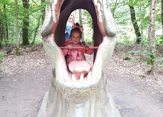 Grafika 40: Wycieczka do Parku Miniatur w Stryszej Budzie. Grupa młodsza