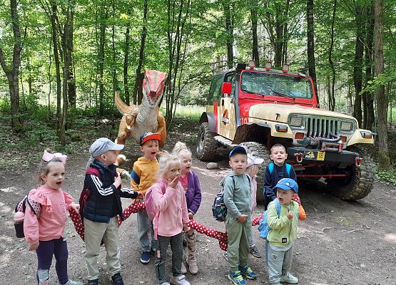 Grafika 50: Wycieczka do Parku Miniatur w Stryszej Budzie. Grupa młodsza