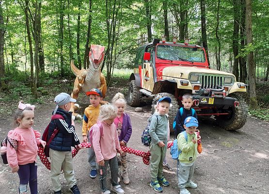 Grafika 51: Wycieczka do Parku Miniatur w Stryszej Budzie. Grupa młodsza