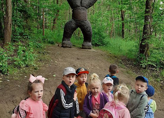 Grafika 49: Wycieczka do Parku Miniatur w Stryszej Budzie. Grupa młodsza