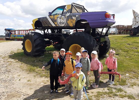 Grafika 59: Wycieczka do Parku Miniatur w Stryszej Budzie. Grupa młodsza