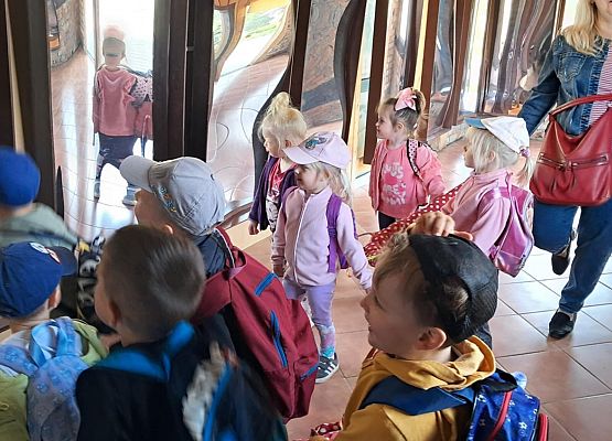 Grafika 89: Wycieczka do Parku Miniatur w Stryszej Budzie. Grupa młodsza