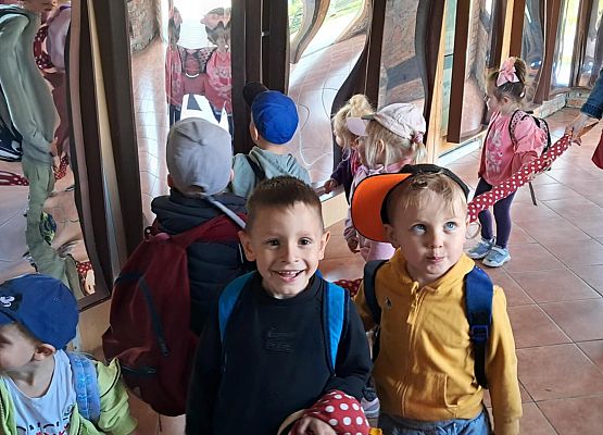 Grafika 90: Wycieczka do Parku Miniatur w Stryszej Budzie. Grupa młodsza