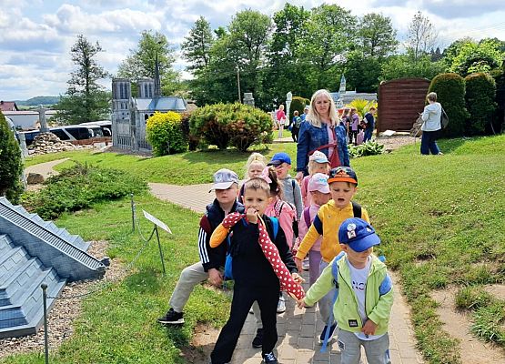 Grafika 75: Wycieczka do Parku Miniatur w Stryszej Budzie. Grupa młodsza