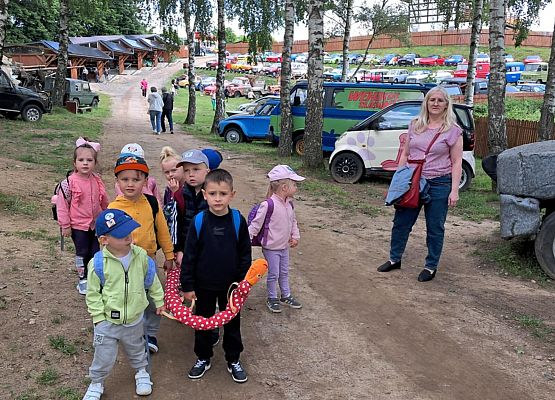 Grafika 70: Wycieczka do Parku Miniatur w Stryszej Budzie. Grupa młodsza