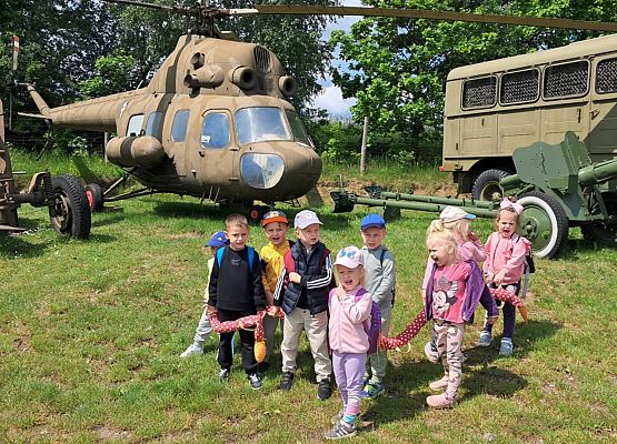 Grafika 65: Wycieczka do Parku Miniatur w Stryszej Budzie. Grupa młodsza