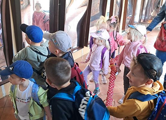 Grafika 88: Wycieczka do Parku Miniatur w Stryszej Budzie. Grupa młodsza