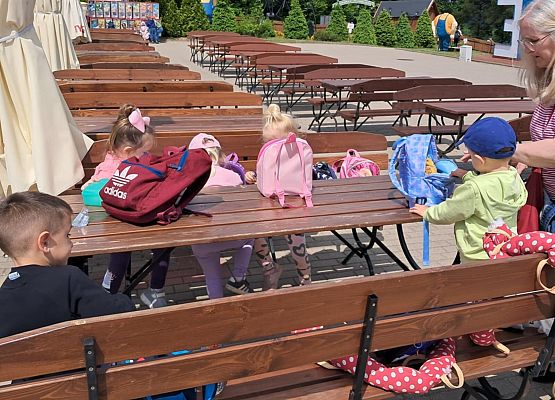 Grafika 78: Wycieczka do Parku Miniatur w Stryszej Budzie. Grupa młodsza