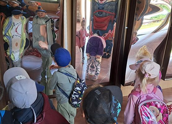 Grafika 91: Wycieczka do Parku Miniatur w Stryszej Budzie. Grupa młodsza