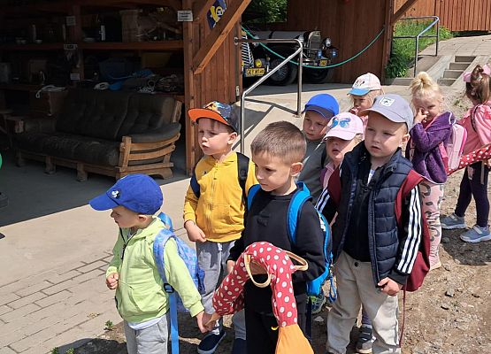 Grafika 64: Wycieczka do Parku Miniatur w Stryszej Budzie. Grupa młodsza