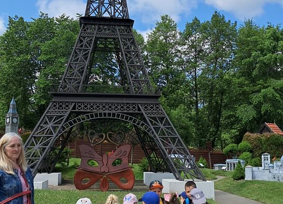 Grafika 74: Wycieczka do Parku Miniatur w Stryszej Budzie. Grupa młodsza