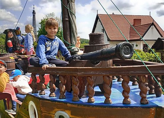 Grafika 70: Wycieczka do Parku Miniatur w Stryszej Budzie. Grupa starsza