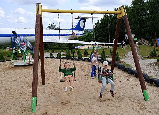 Grafika 74: Wycieczka do Parku Miniatur w Stryszej Budzie. Grupa starsza