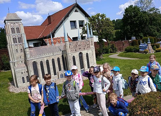 Grafika 1: Wycieczka do Parku Miniatur w Stryszej Budzie. Grupa starsza