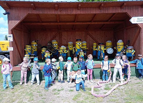 Grafika 59: Wycieczka do Parku Miniatur w Stryszej Budzie. Grupa starsza