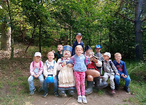 Grafika 29: Wycieczka do Parku Miniatur w Stryszej Budzie. Grupa starsza