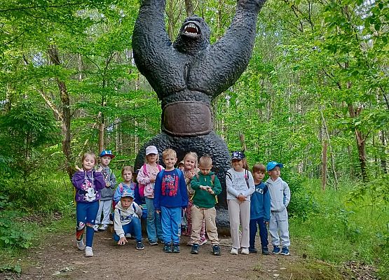 Grafika 53: Wycieczka do Parku Miniatur w Stryszej Budzie. Grupa starsza