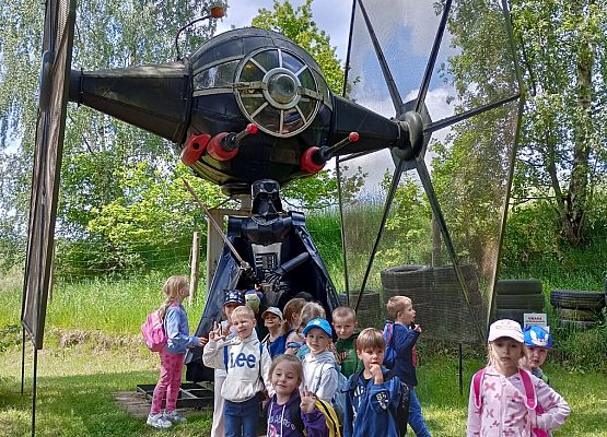 Grafika 54: Wycieczka do Parku Miniatur w Stryszej Budzie. Grupa starsza