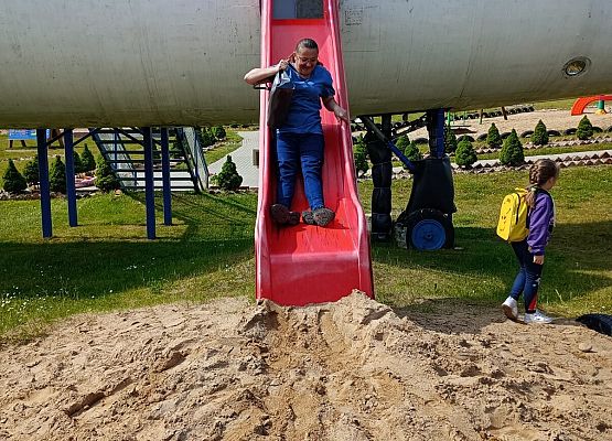 Grafika 27: Wycieczka do Parku Miniatur w Stryszej Budzie. Grupa starsza