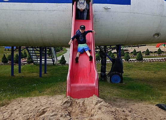 Grafika 22: Wycieczka do Parku Miniatur w Stryszej Budzie. Grupa starsza