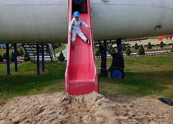 Grafika 21: Wycieczka do Parku Miniatur w Stryszej Budzie. Grupa starsza