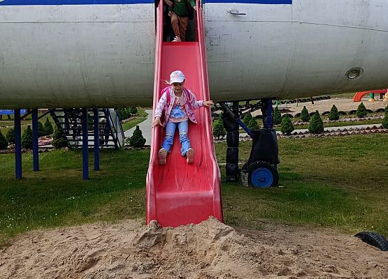 Grafika 18: Wycieczka do Parku Miniatur w Stryszej Budzie. Grupa starsza