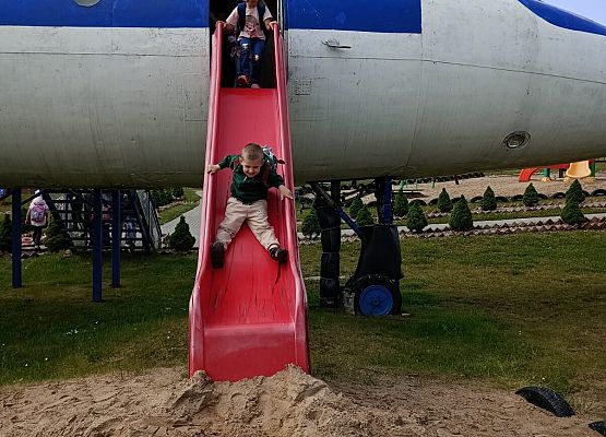 Grafika 16: Wycieczka do Parku Miniatur w Stryszej Budzie. Grupa starsza