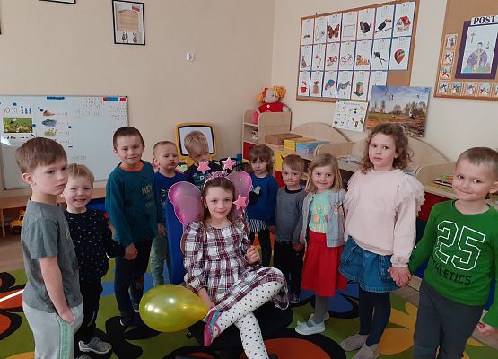 Grafika 8: URODZINKI